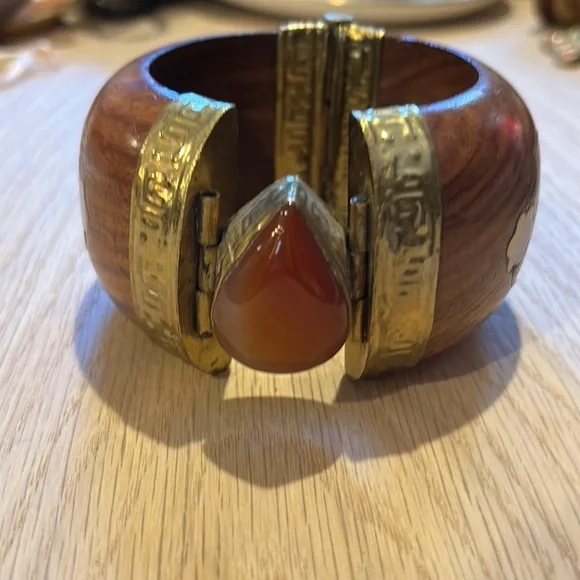 Wooden bracelet - Picture 2 of 8